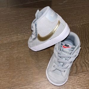 Toddler Nike high tops like new size 6C